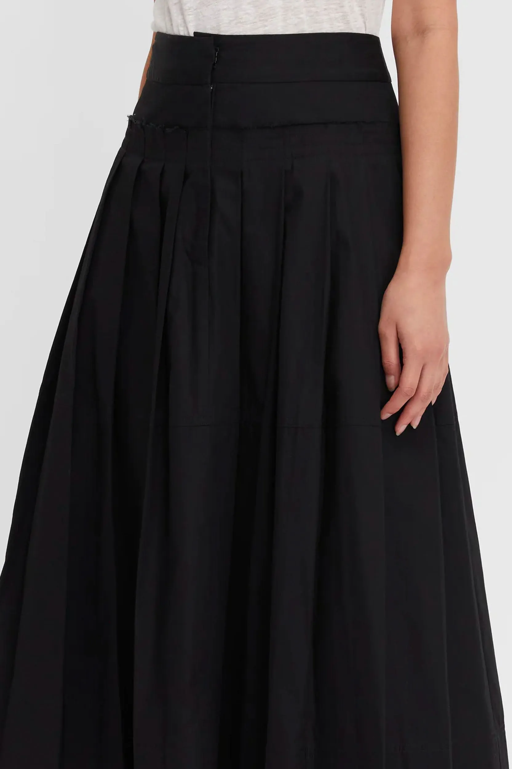 Andy Skirt in Black