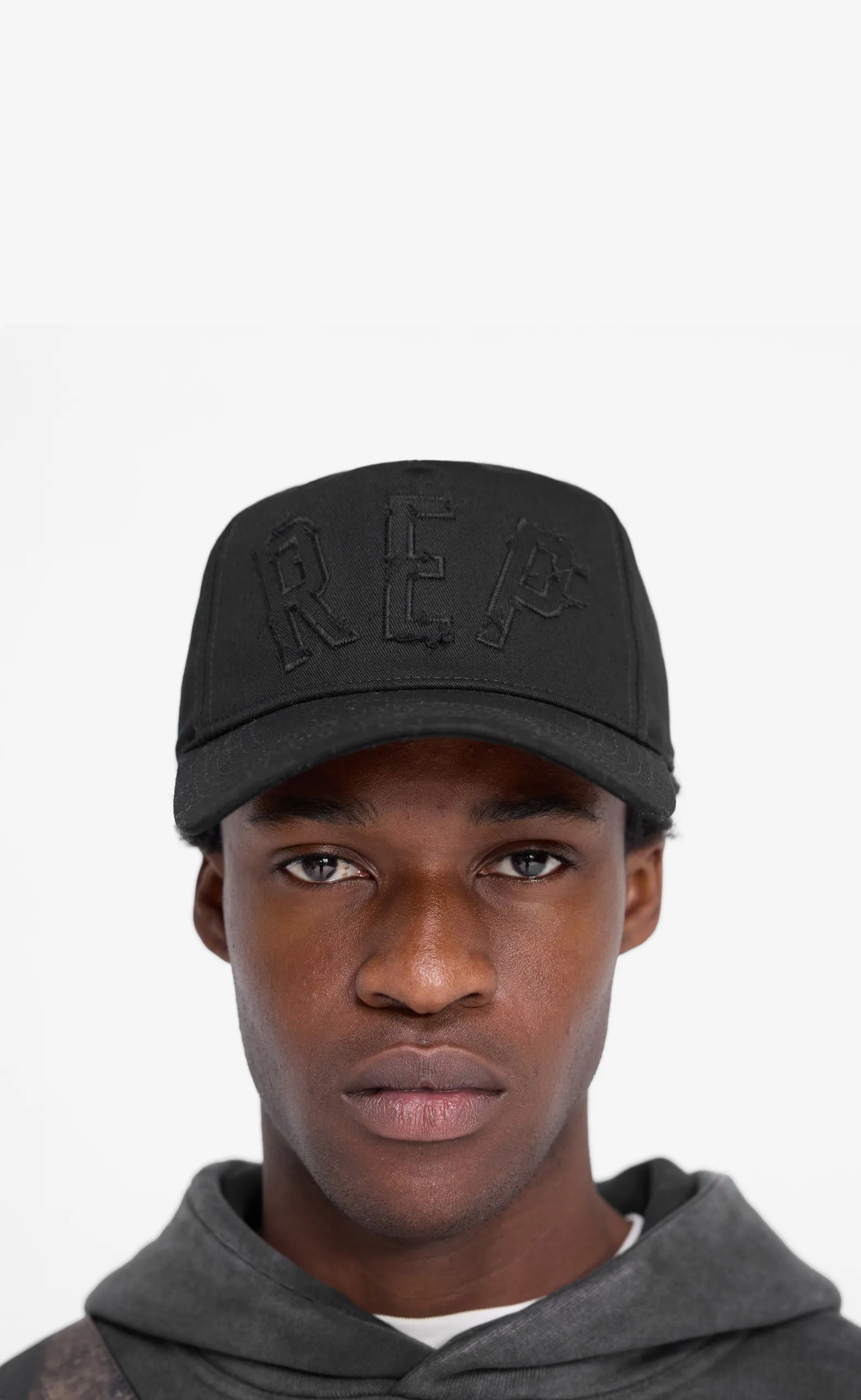 APPLIQUE R JET BLACK HAT