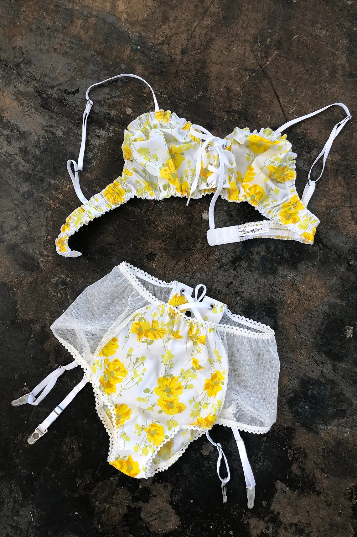 Cardamine Garter Short in Yellow Daisy and White