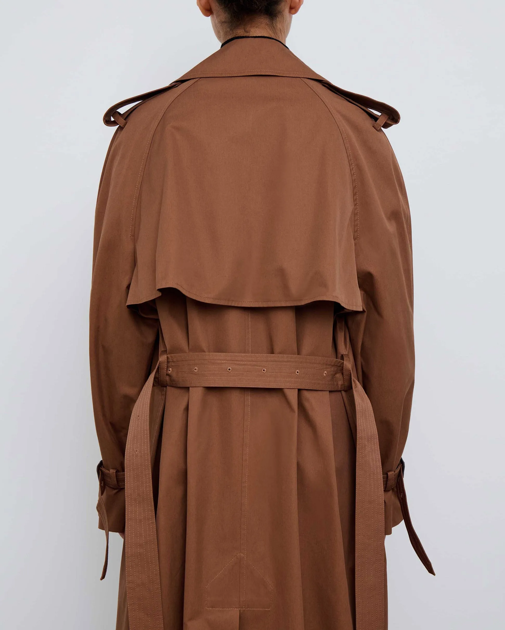 TRENCH COAT / BROWN