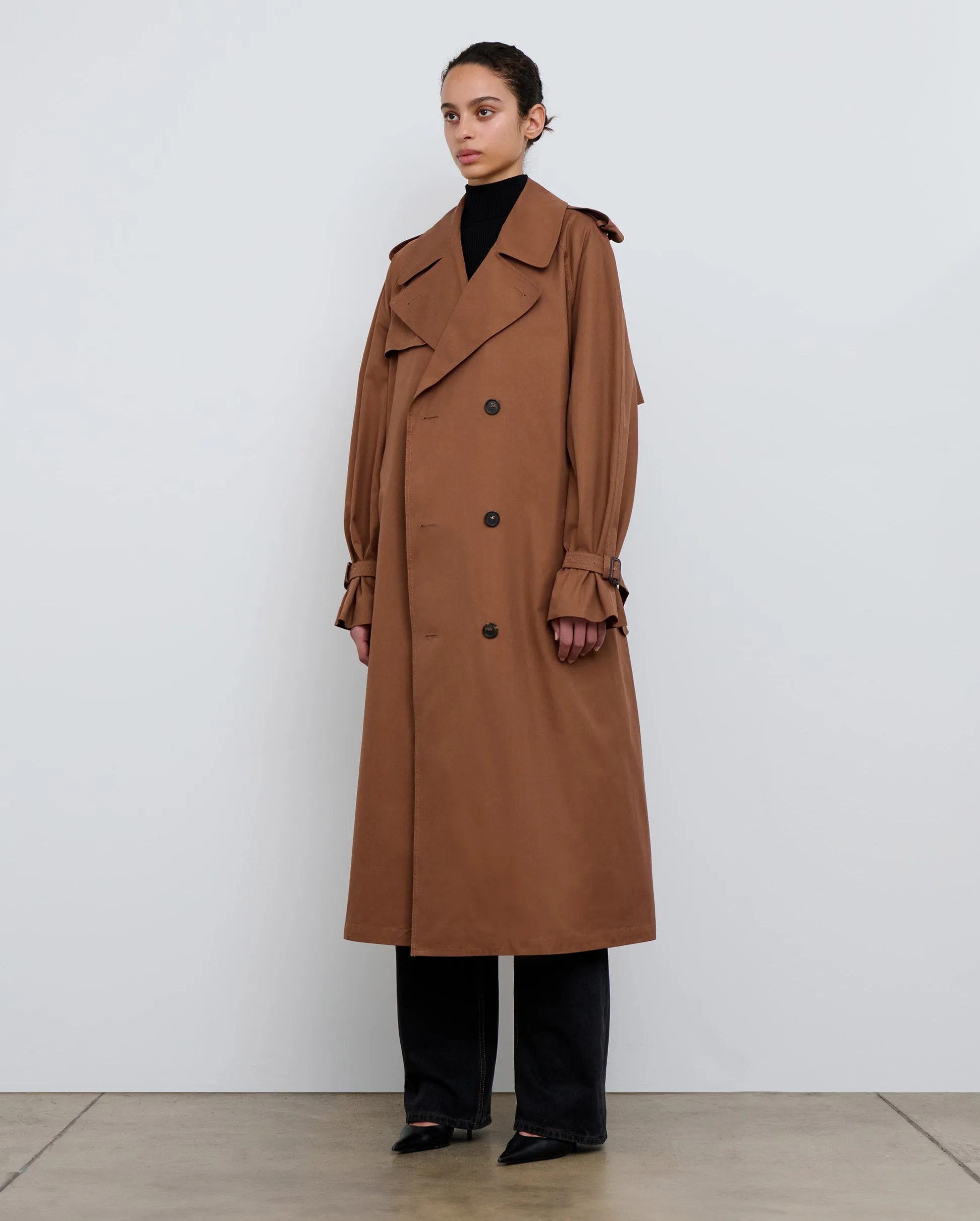 TRENCH COAT / BROWN