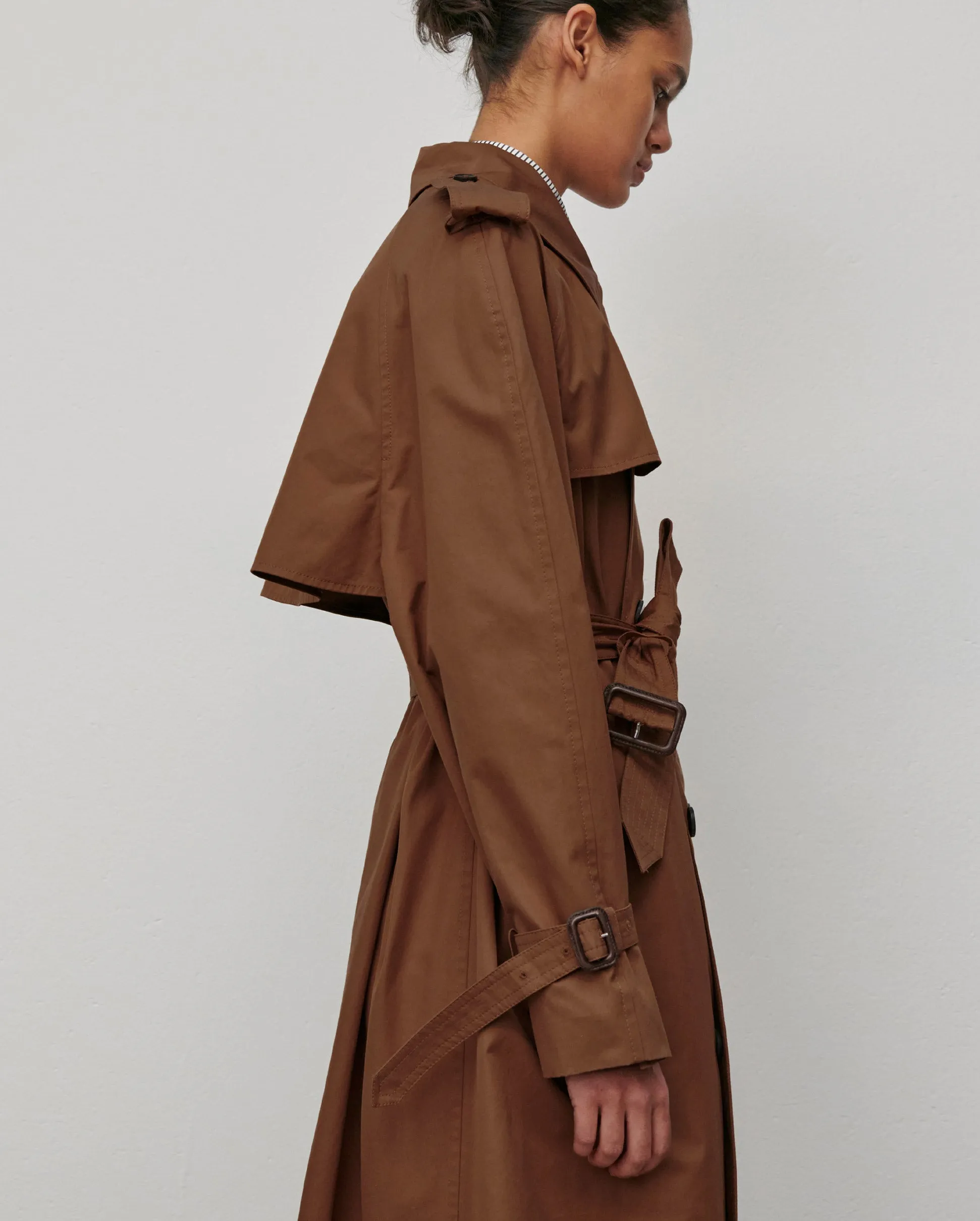 TRENCH COAT / BROWN