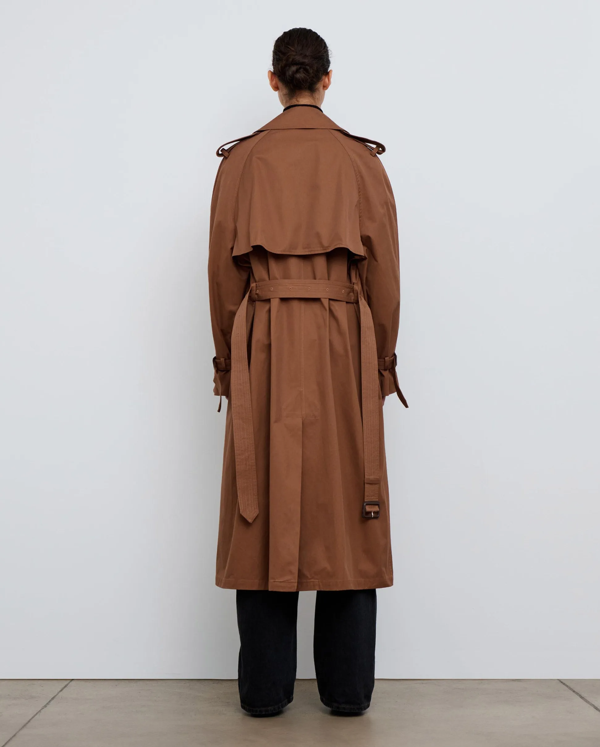 TRENCH COAT / BROWN