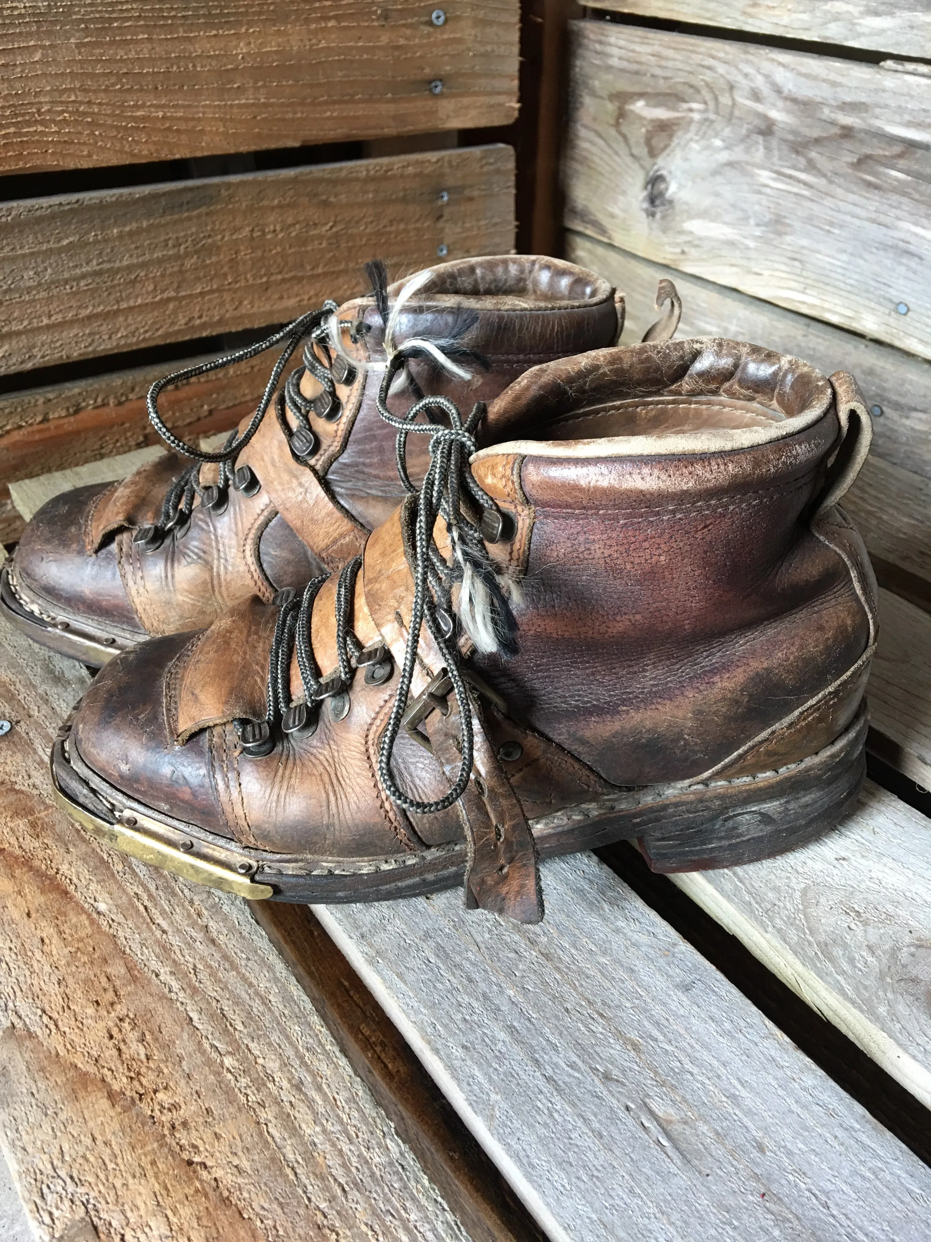 Two-tone Leather Ski Boots - Vintage